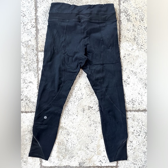Lululemon 3/4 length leggings with diagonal mesh on back legs and front pockets - Picture 3 of 3